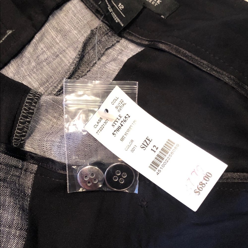 White House Black Market Gray Textured Linen-Blend Bermuda Shorts - Picture 3 of 13